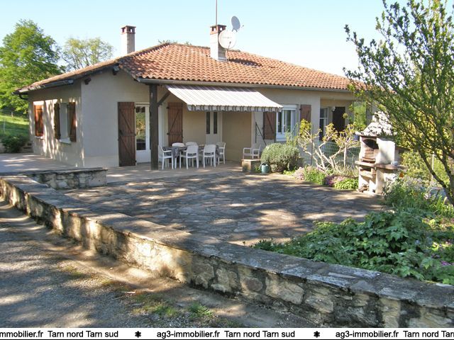 Immobilier Tarn et Garonne, maison traditionnelle de 110 m2 habitables sur sous-sol complet. Parc de 4585 m2 avec trs beau point de vue au calme.  vendre