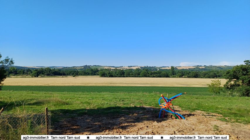 24 Minutes Nord de Toulouse terrain  2174m² constructible sur 1560m² avec vue. Zone très calme et arboré. Viabilisation inclue, eau ,électricité, pont et chemin d